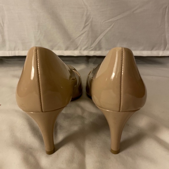 Patent leather nude heels - Picture 2 of 3